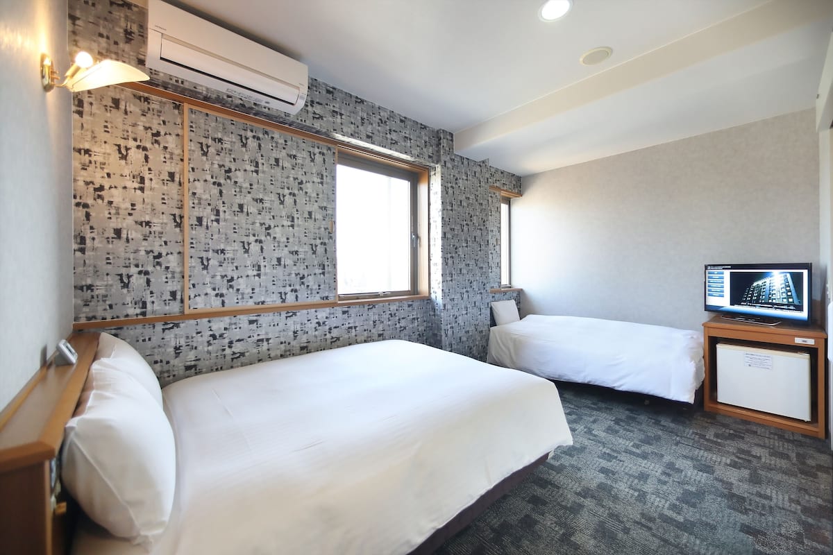 Down duvets, desk, free WiFi, bed sheets