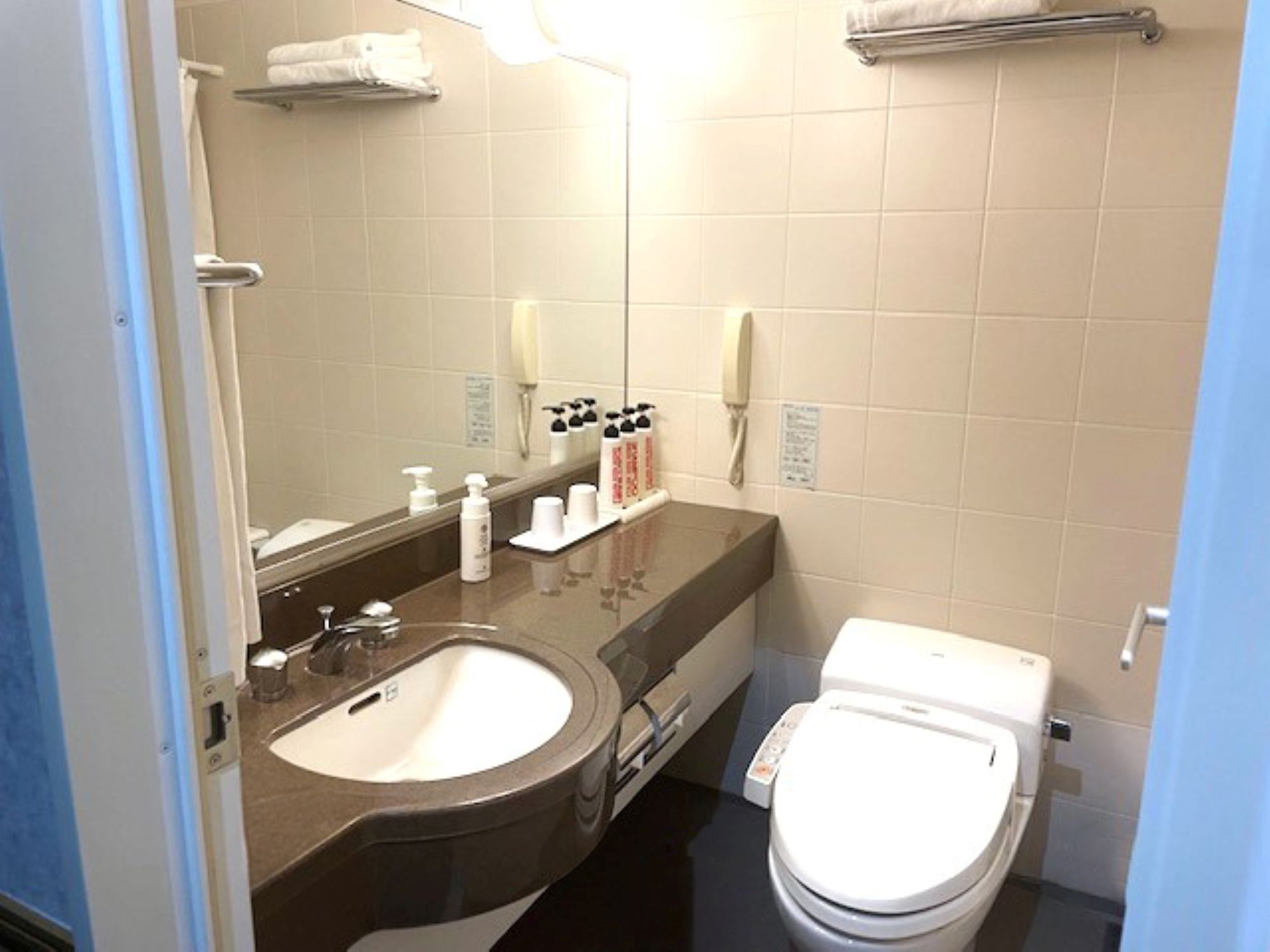 deluxe twin room, non smoking (family room) | bathroom | shower, free toiletries, hair dryer, slippers