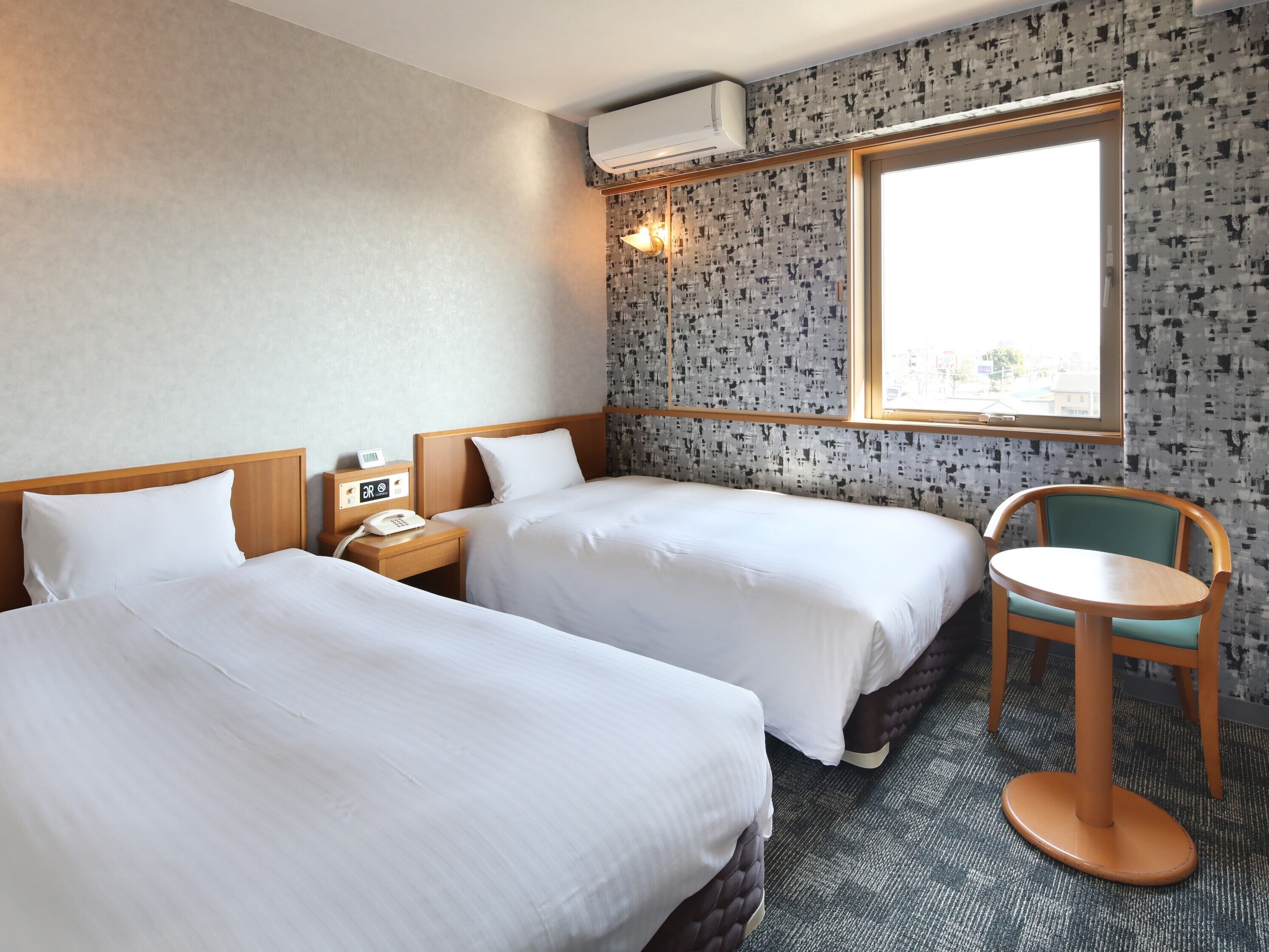 Down duvets, desk, free WiFi, bed sheets