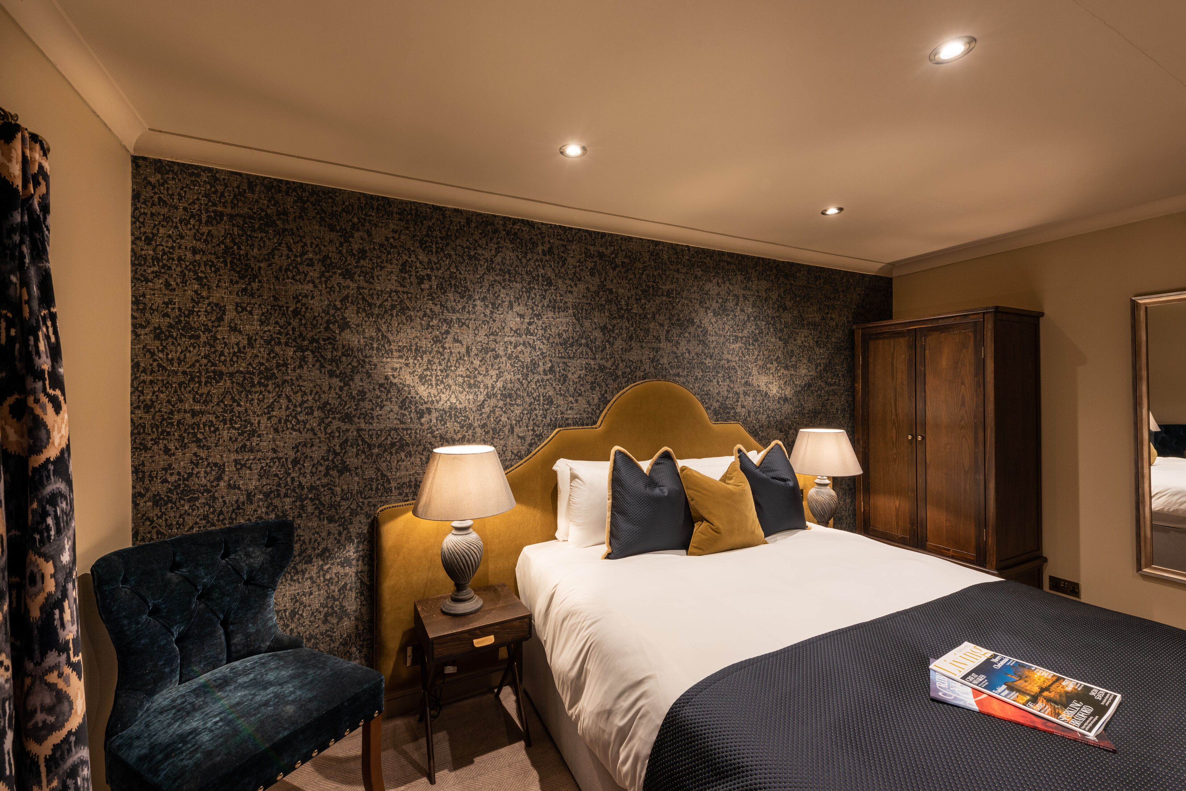 Superior Double Room | Desk, blackout drapes, iron/ironing board, free WiFi