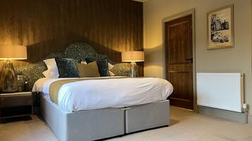 Twin Room | Desk, blackout curtains, iron/ironing board, free WiFi