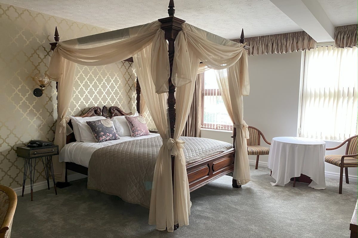 Desk, iron/ironing board, free WiFi, bed sheets