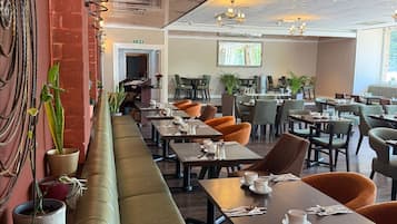 Free continental breakfast on weekdays
