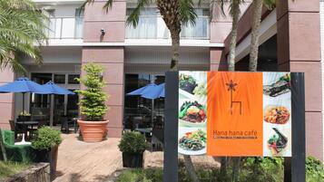 Se sirven desayunos y almuerzos