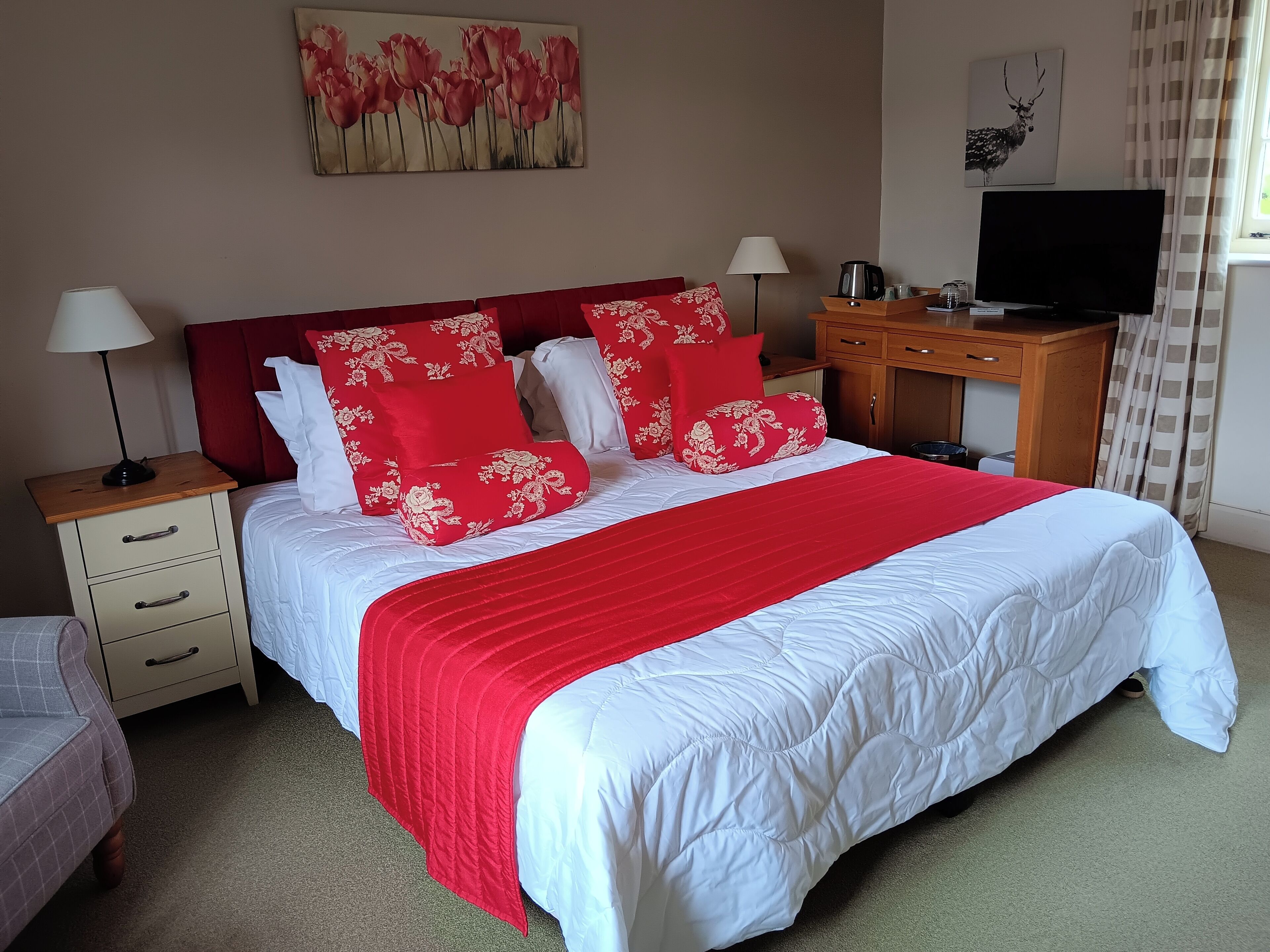 Premium bedding, individually decorated, individually furnished, desk