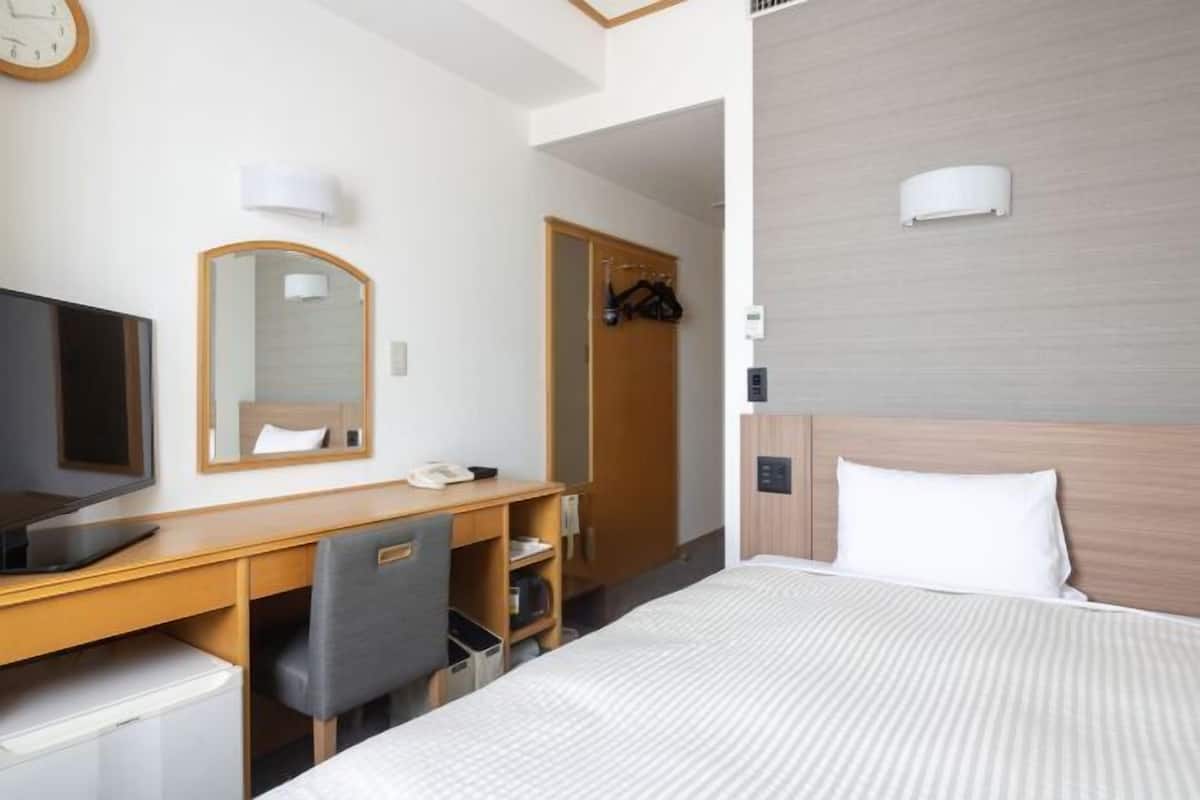 Desk, iron/ironing board, free WiFi, bed sheets