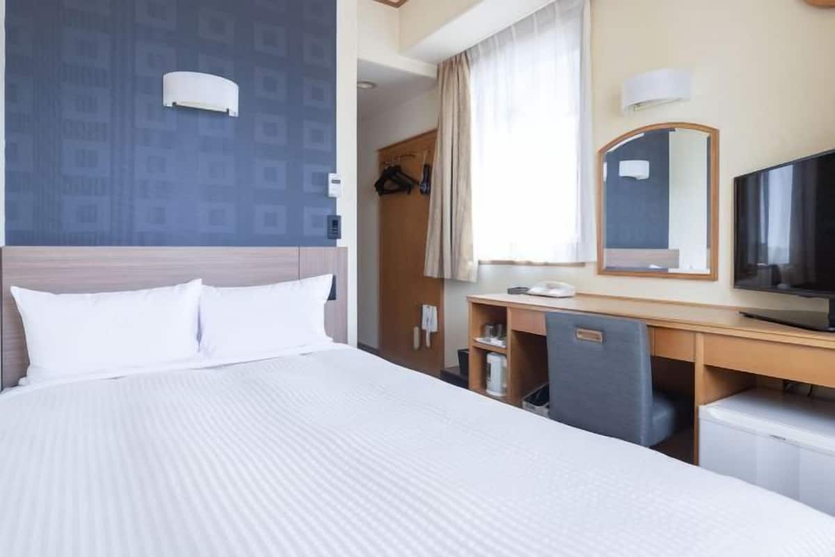 Desk, iron/ironing board, free WiFi, bed sheets