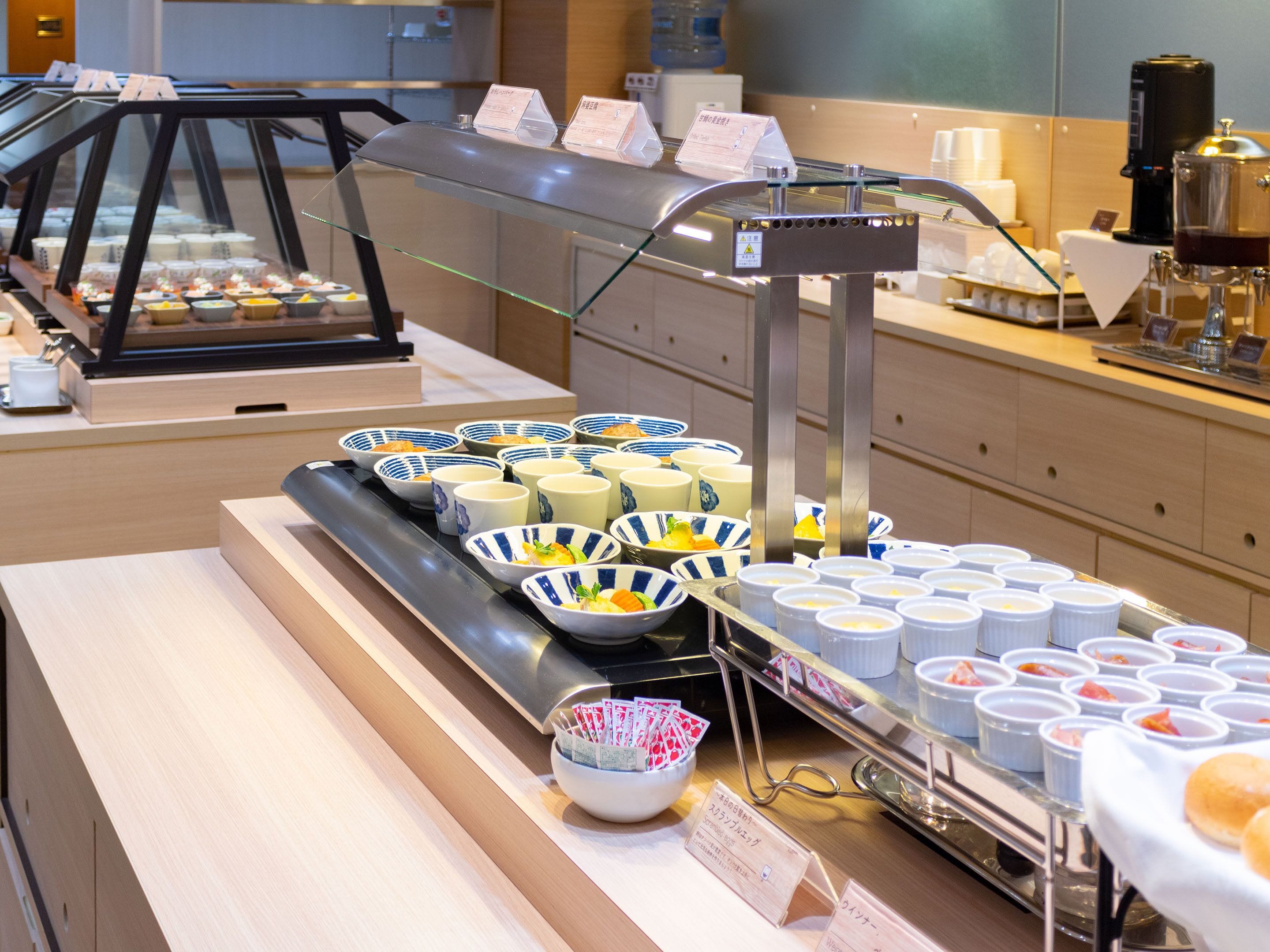 daily buffet breakfast (jpy 1800 per person)
