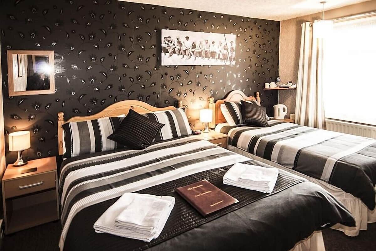 Familienzimmer | Individuell dekoriert, individuell eingerichtet, Bügeleisen/Bügelbrett