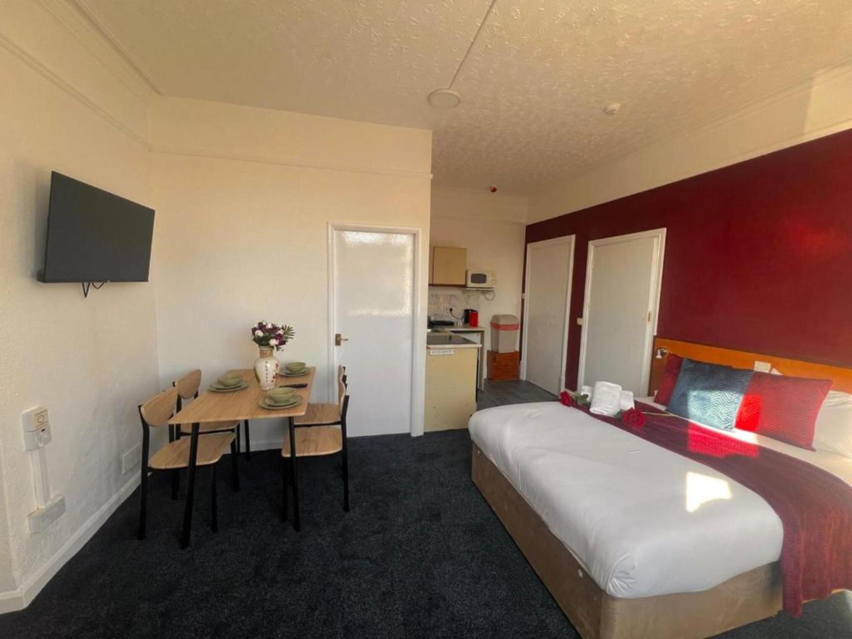 Căn hộ, 1 phòng ngủ (3 Guest) | 1 phòng ngủ, bàn, truy cập Internet không dây miễn phí 