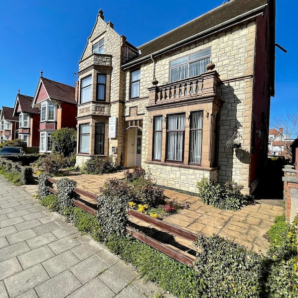 Exterior - OYO Diamond Apartments Skegness (Skegness)