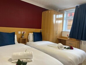 Căn hộ, 2 phòng ngủ (6 Guest) | 1 phòng ngủ, bàn, truy cập Internet không dây miễn phí 