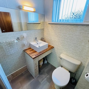 Bathroom - OYO Diamond Apartments Skegness (Skegness)
