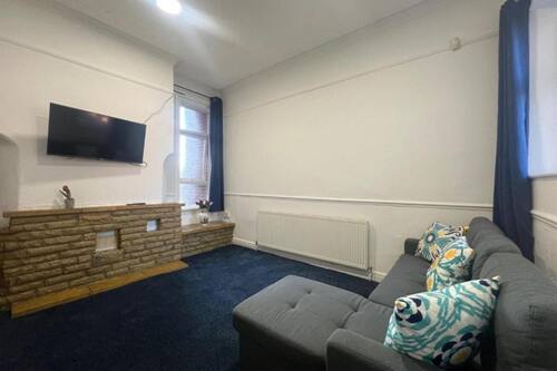 Two Bed Room Apartment (6 Guest) | 1 bedroom, desk, free WiFi