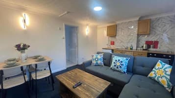 Lägenhet - 2 sovrum (6 Guest) | 1 sovrum, skrivbord och gratis wi-fi