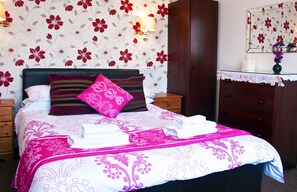 Double Room, Ensuite | WiFi, bed sheets - The Homestar (Skegness)