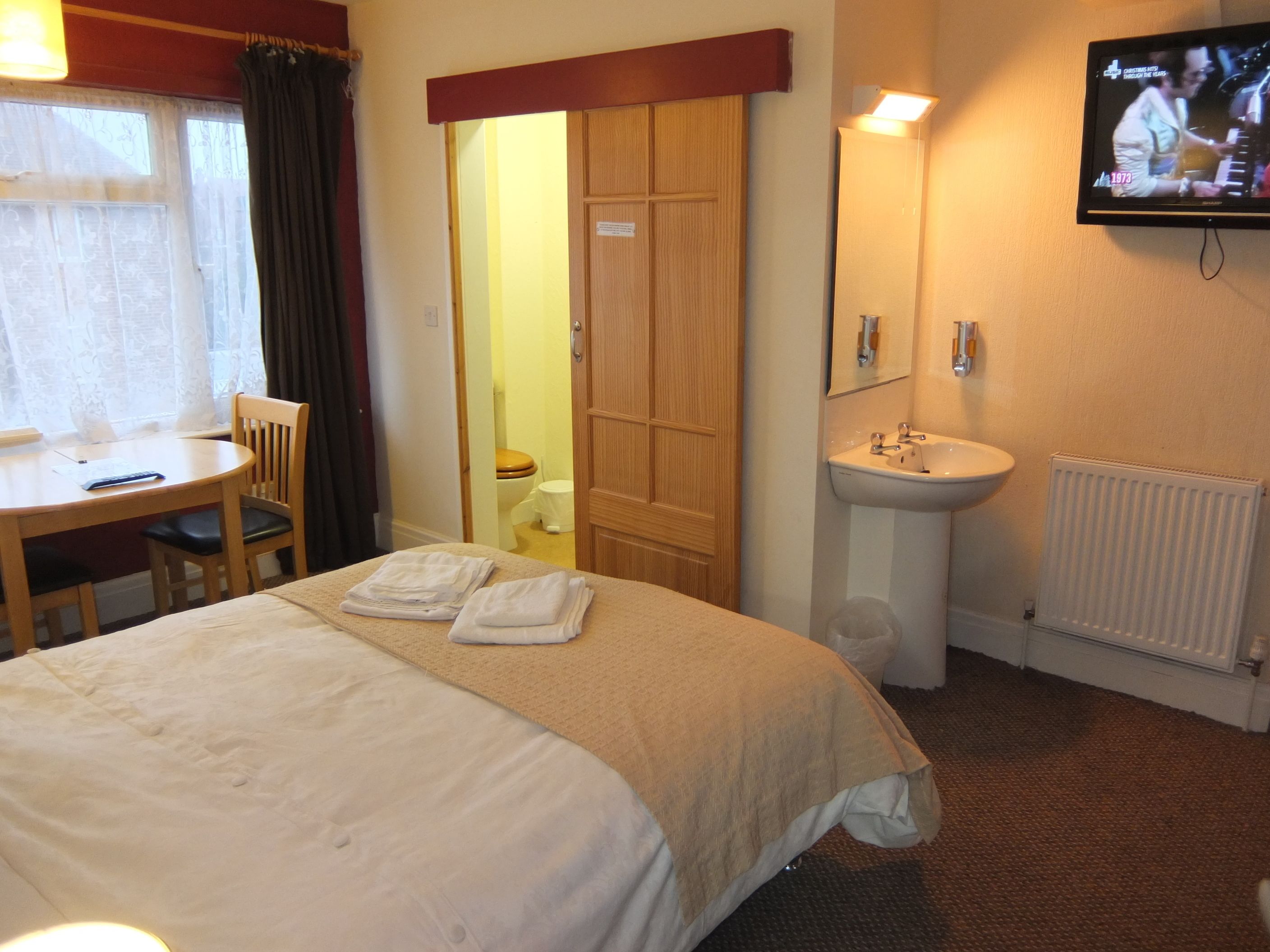 superior double room, ensuite | rollaway beds, free wifi, bed sheets