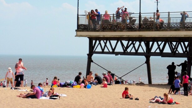 A pier with people on it and a beach with people on the sand. - The Monsell Hotel (Skegness)