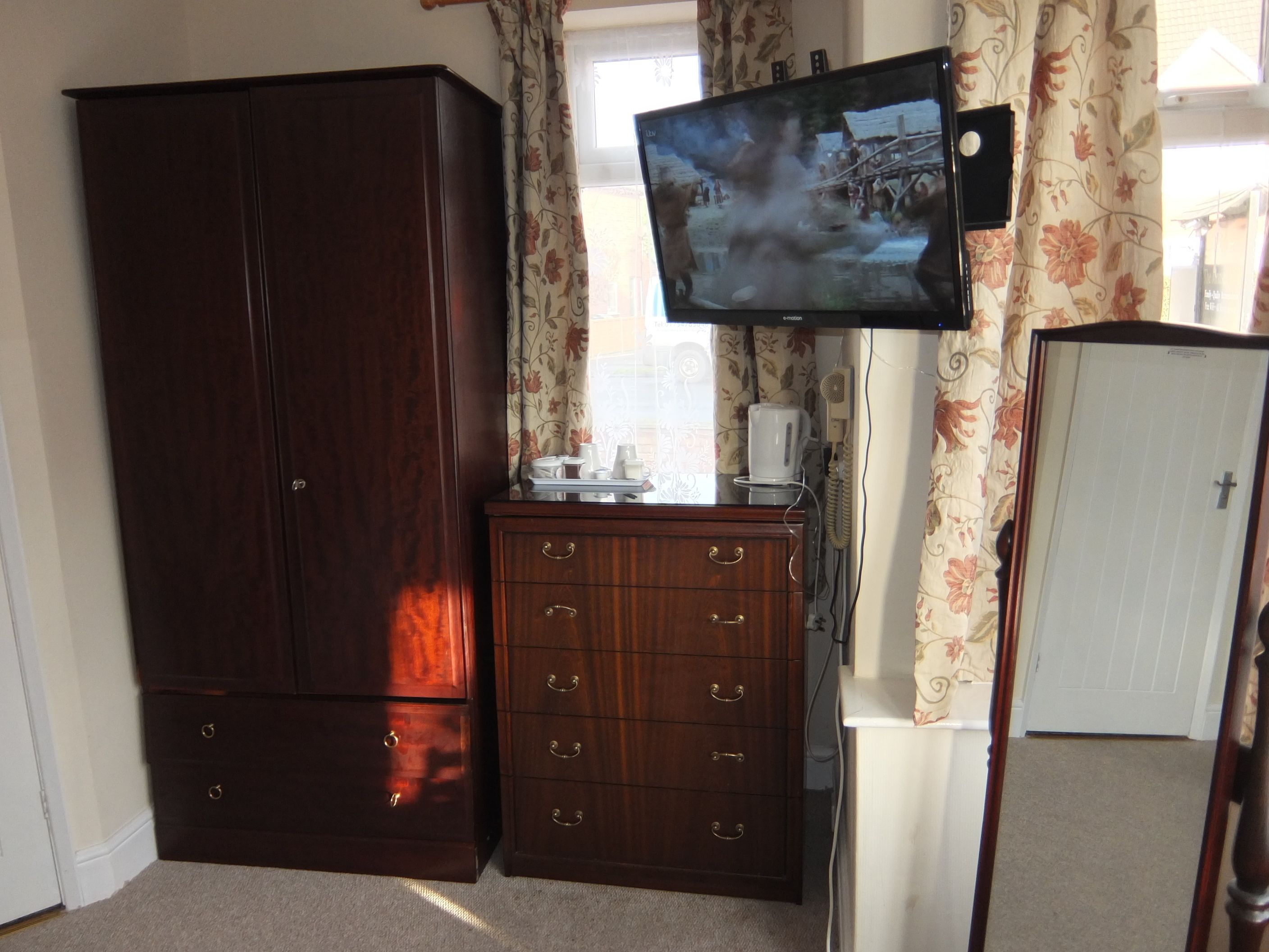 double room (large) | rollaway beds, free wifi, bed sheets
