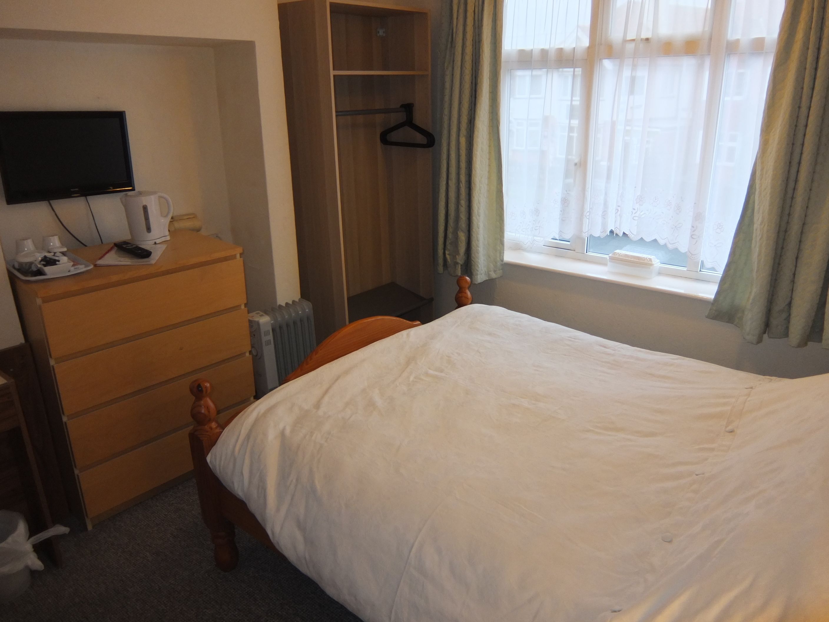 double room, ensuite | rollaway beds, free wifi, bed sheets