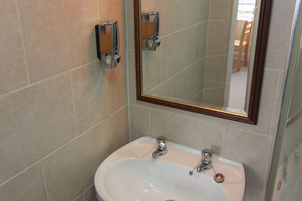 double room | bathroom | shower, towels