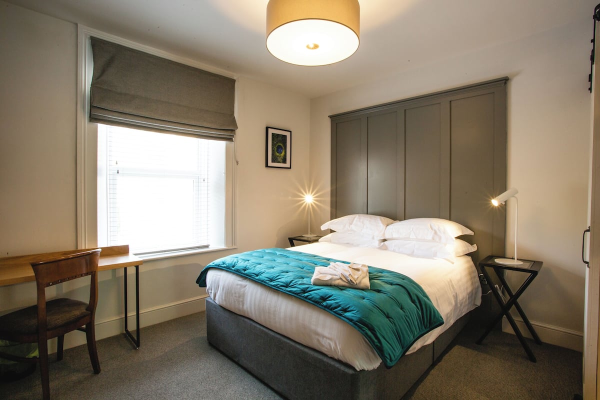 Herriots House Classic Double Room | Individually decorated, individually furnished, desk, laptop workspace