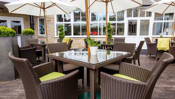 Breakfast, lunch, dinner served; British cuisine