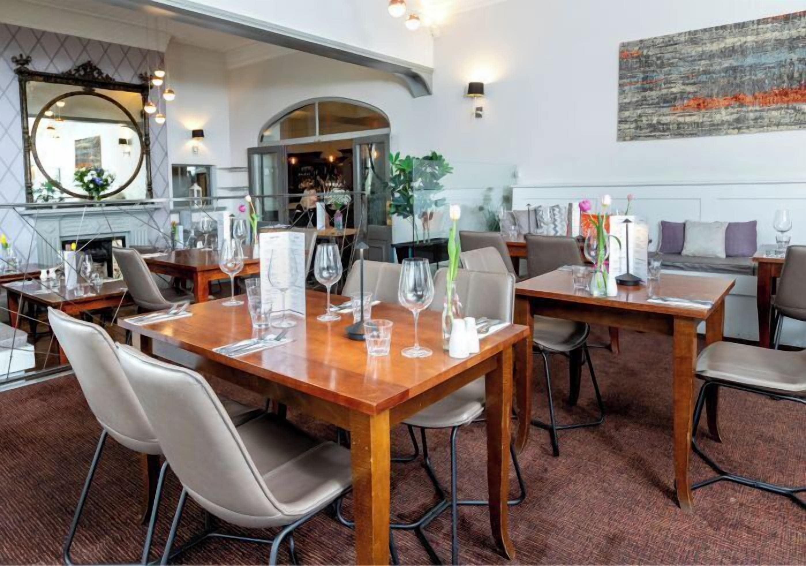 Breakfast, lunch, dinner served; British cuisine 