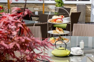 Breakfast, lunch, dinner served; British cuisine 