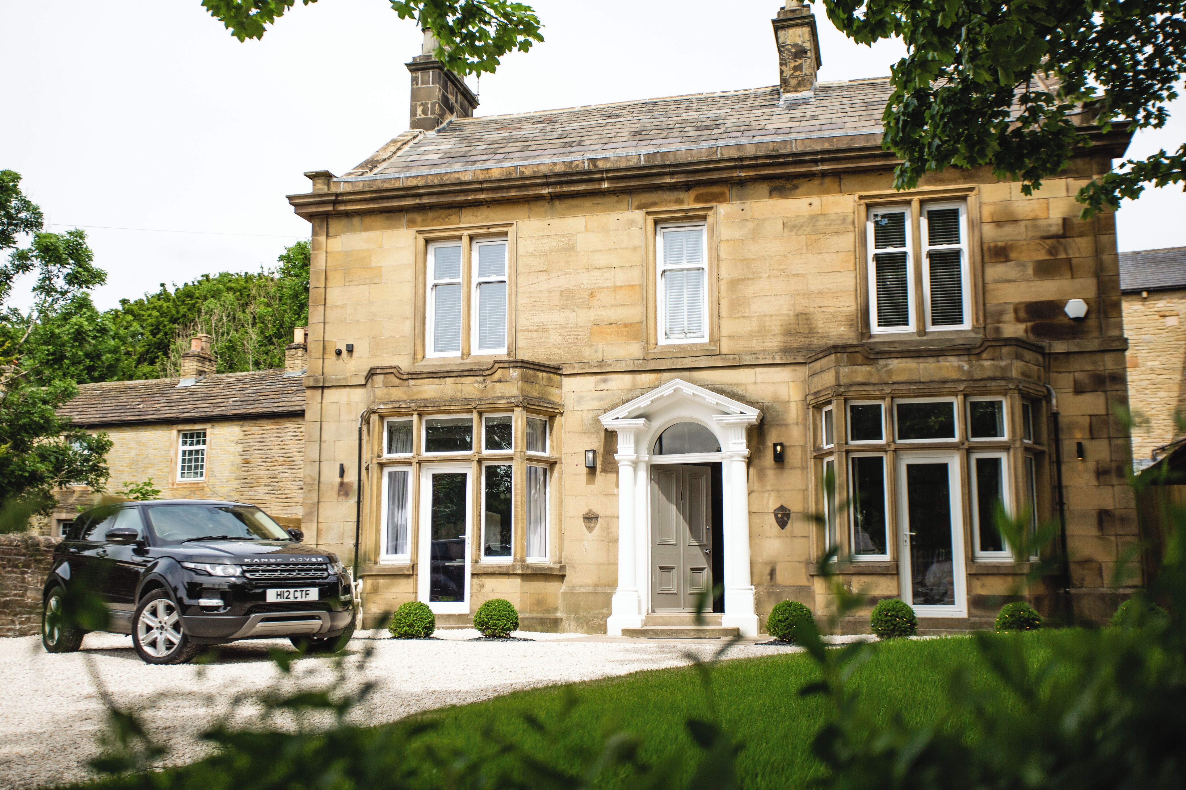 individually decorated, individually furnished, desk, laptop workspace