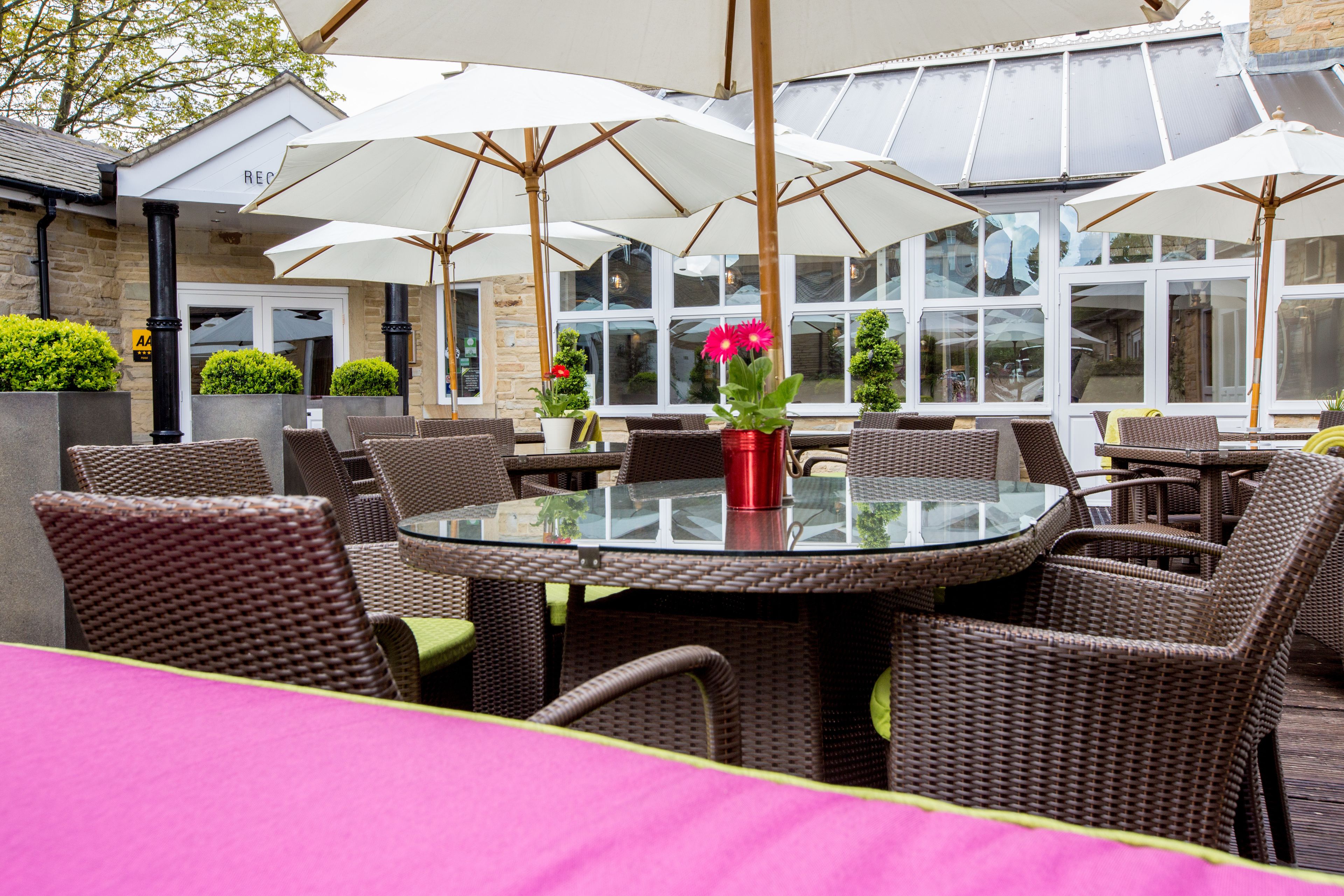 breakfast, lunch, dinner served; british cuisine