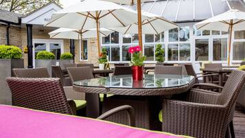 Breakfast, lunch, dinner served; British cuisine