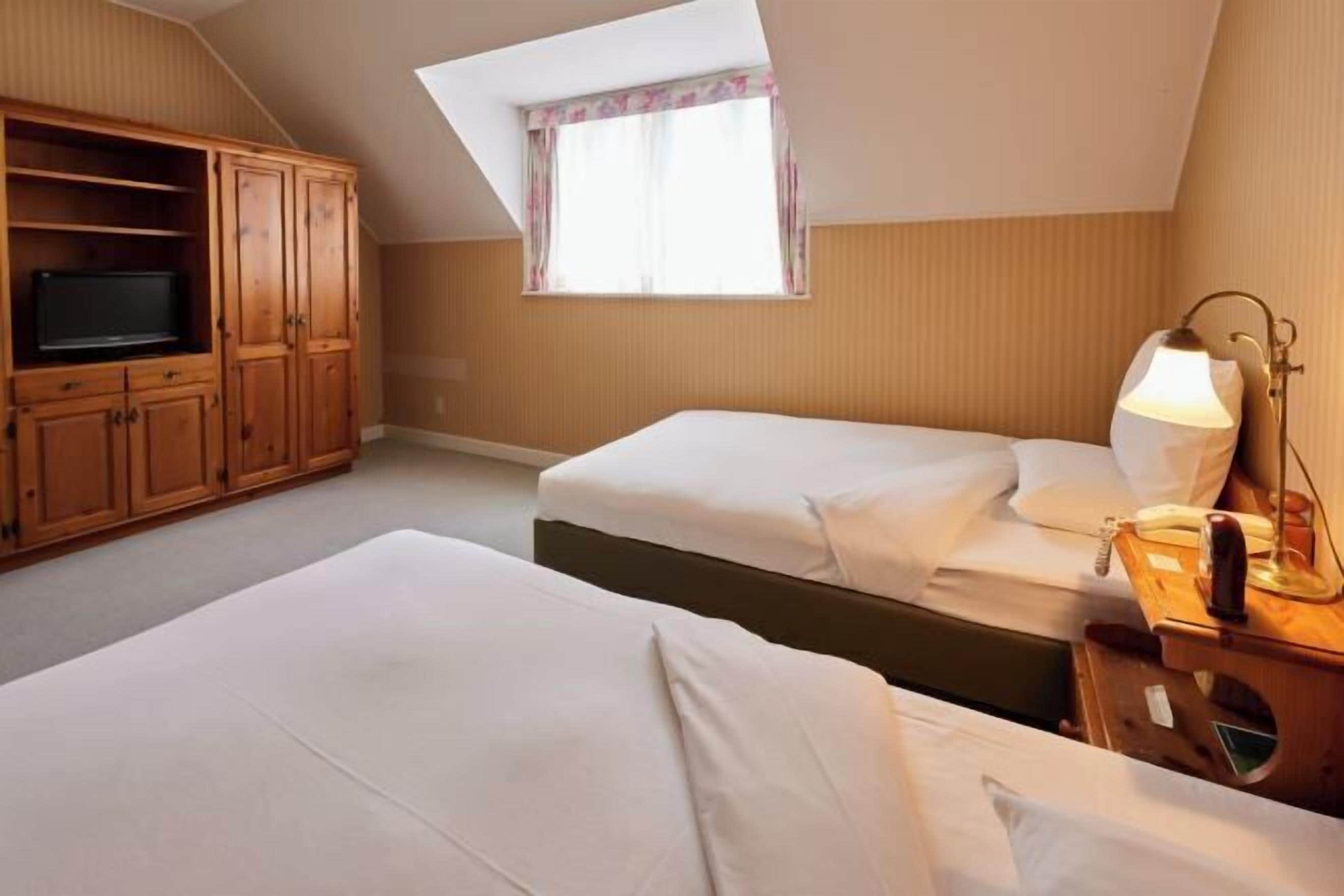 1 chambre, coffres-forts dans les chambres, bureau, lits bébé (gratuits)