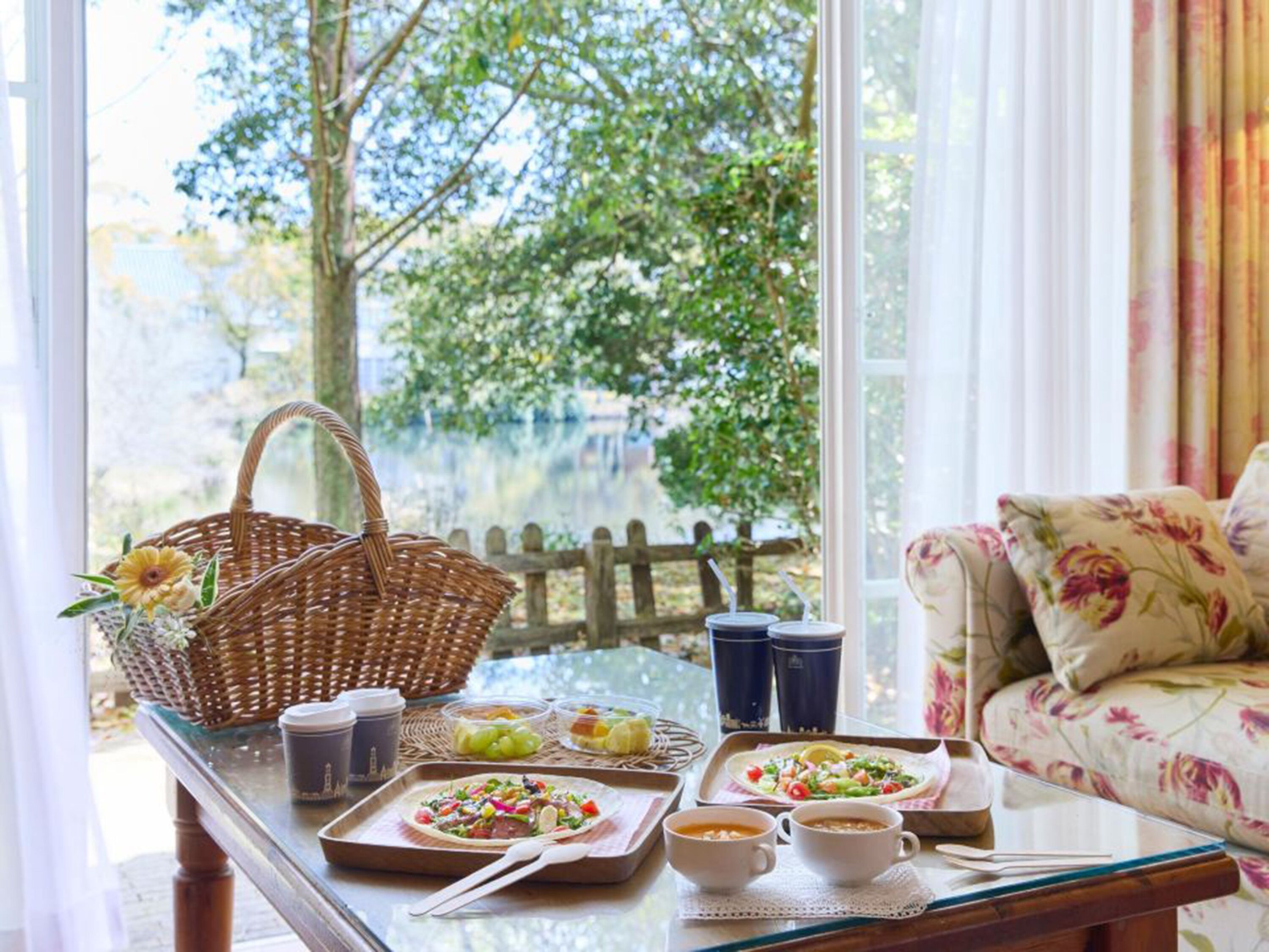 Daily buffet breakfast (JPY 3600 per person)