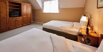 1 habitación, caja de seguridad en la habitación y escritorio