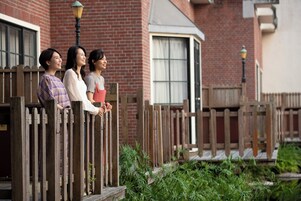 1 habitación, caja de seguridad en la habitación y escritorio 