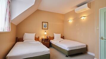 1 habitación, caja de seguridad en la habitación y escritorio