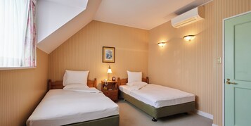 1 bedroom, in-room safe, desk, WiFi (free)