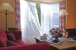 Lake Island Villa[A first-day ticket must be purchased/Next-day free admission], Non Smoking | Living room