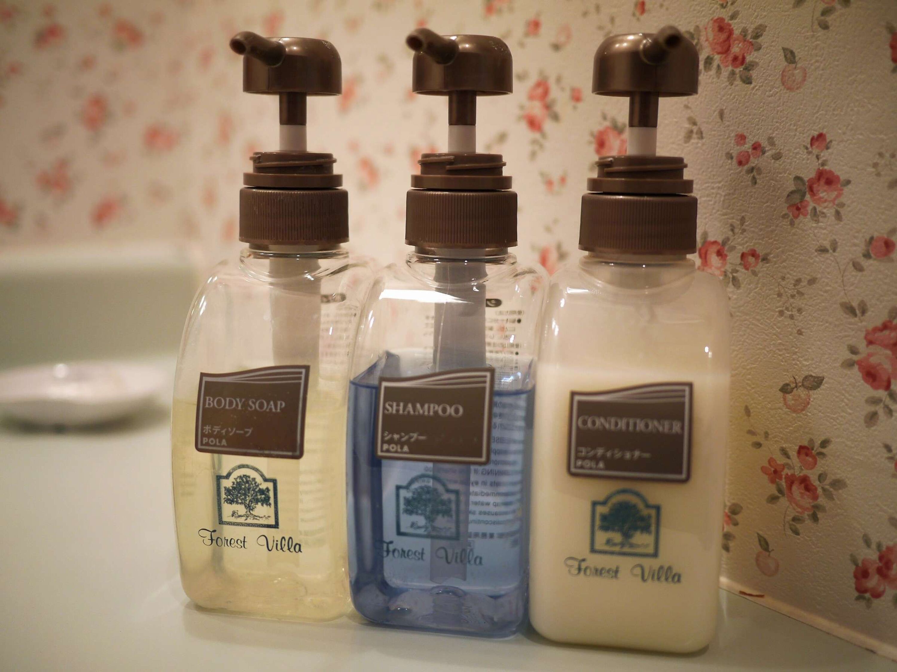 separate bathtub and shower, deep-soaking bathtub, free toiletries