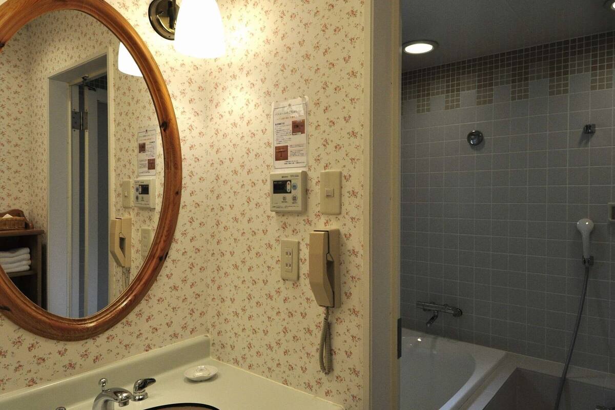 separate bathtub and shower, deep-soaking bathtub, free toiletries