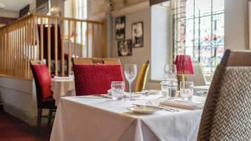 Breakfast, lunch, dinner served; Italian cuisine