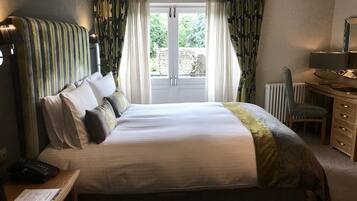 Superior Double Room | Premium bedding, minibar, in-room safe, desk