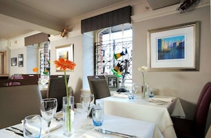 Breakfast, lunch, dinner served; Italian cuisine