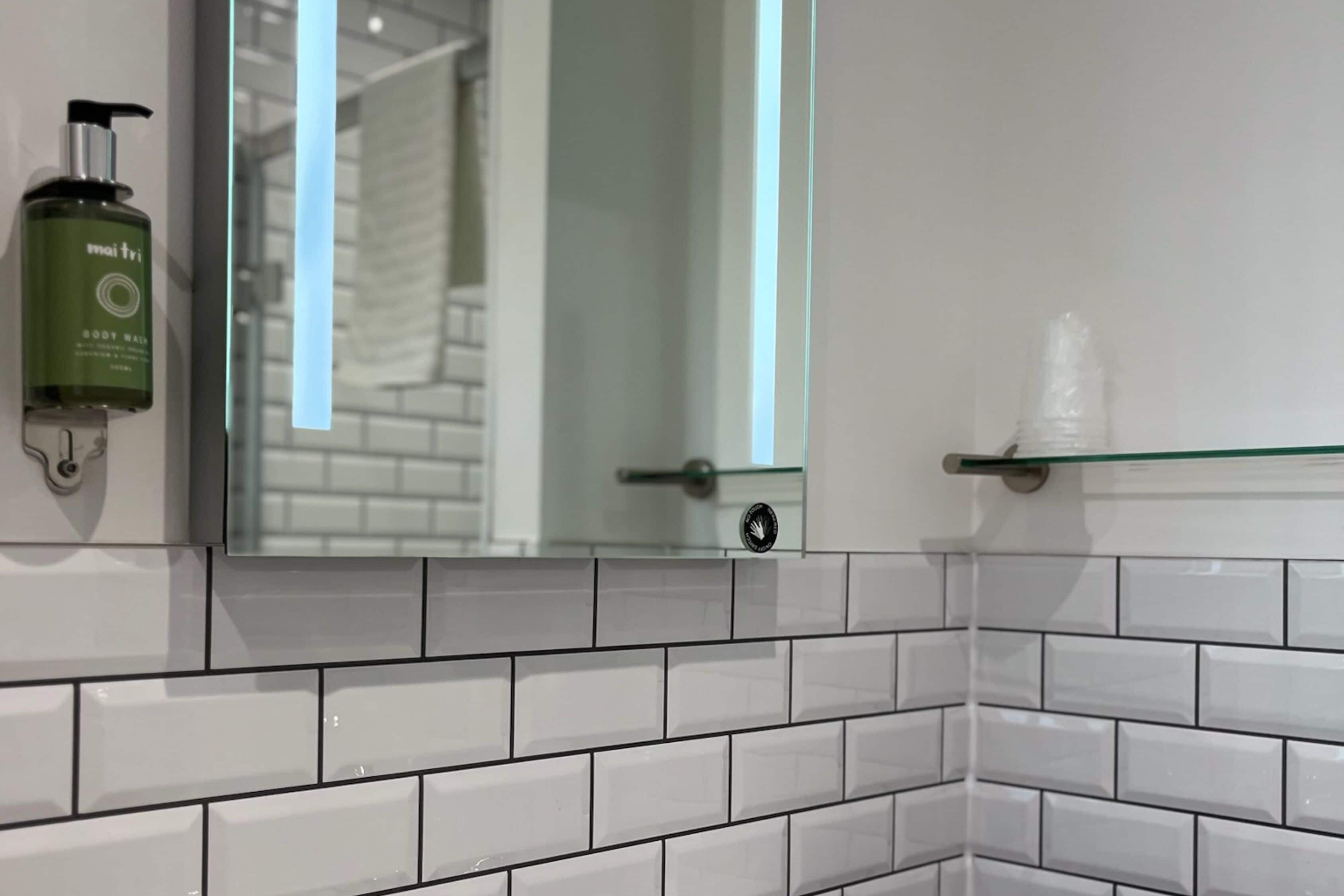 combined shower/bathtub, hair dryer, slippers, towels