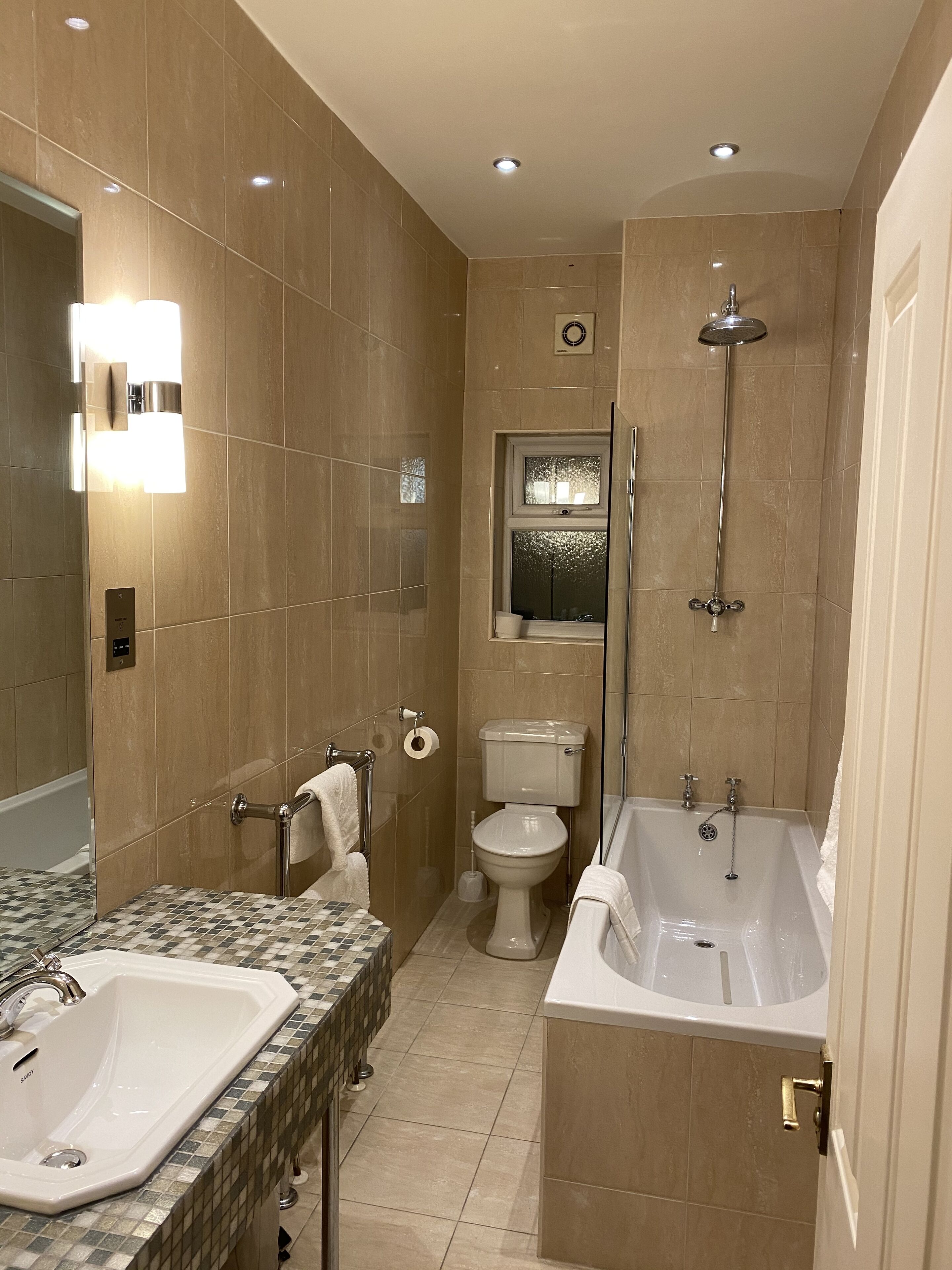 combined shower/bathtub, hair dryer, slippers, towels