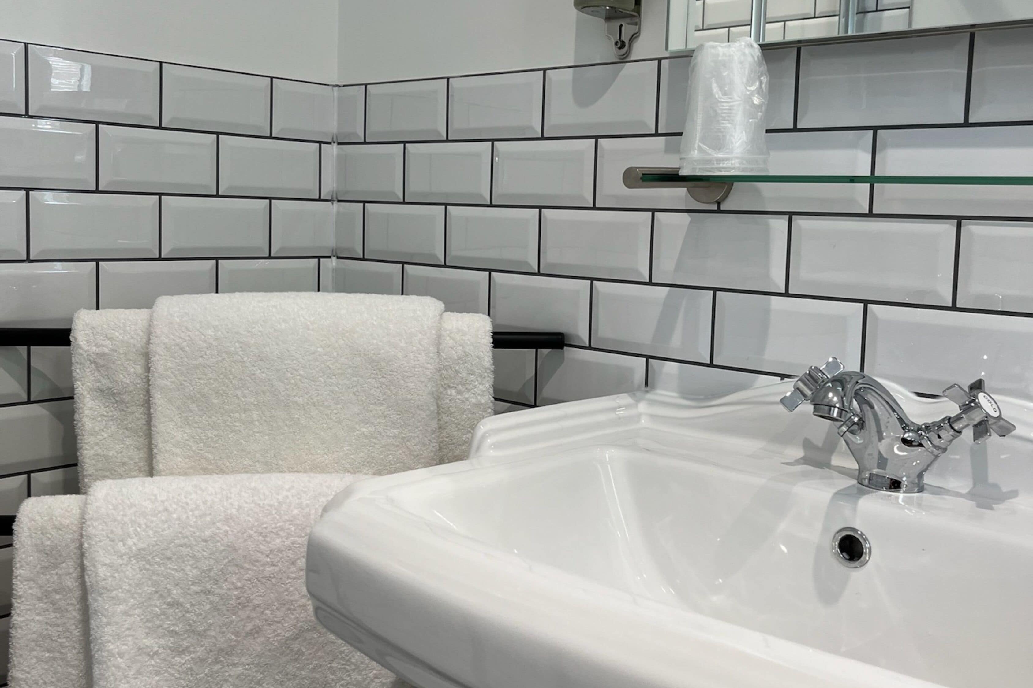 combined shower/bathtub, hair dryer, slippers, towels