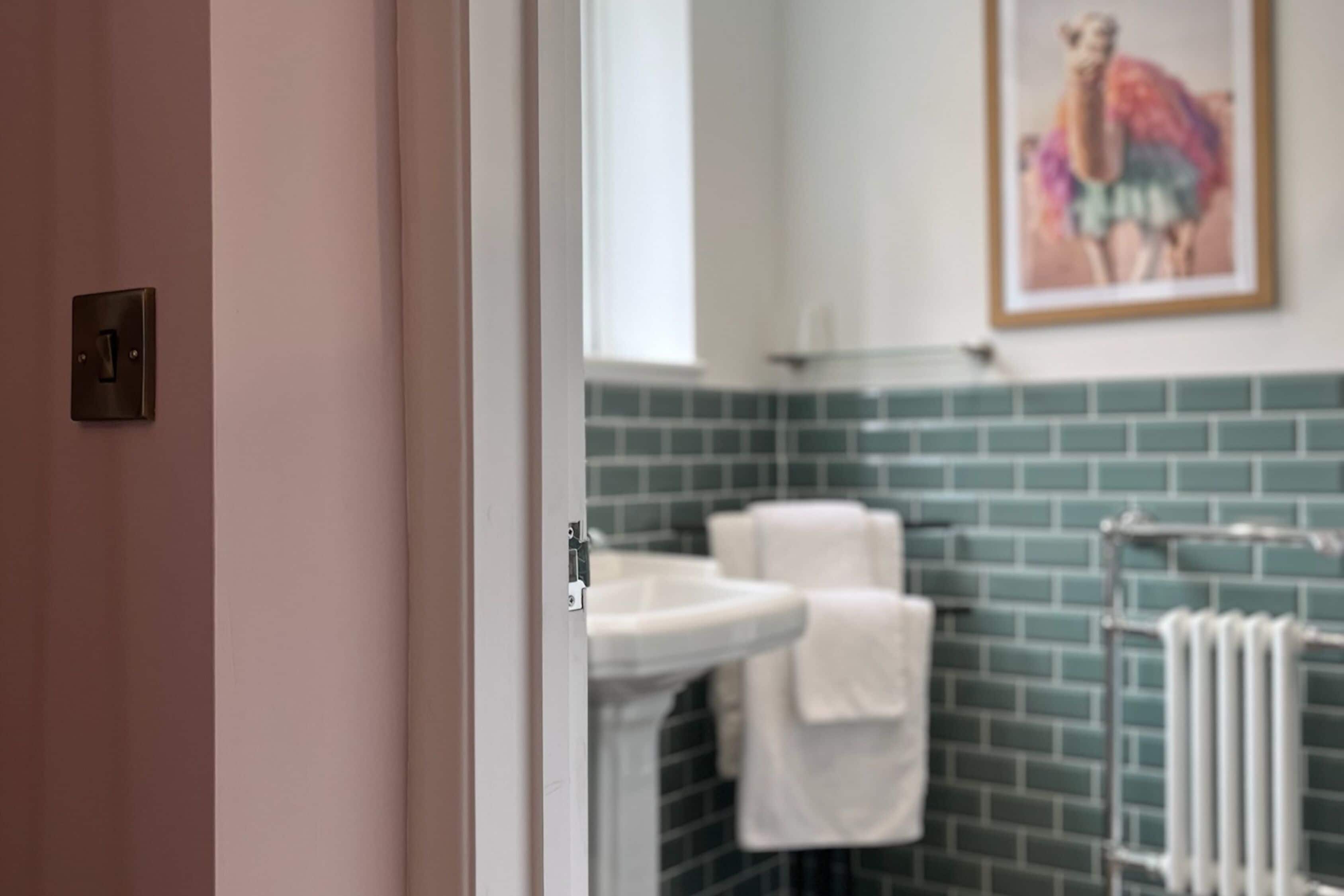 combined shower/bathtub, hair dryer, slippers, towels