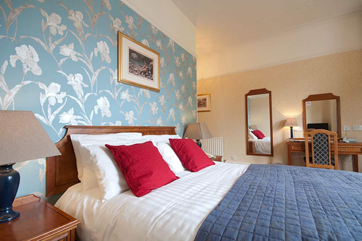Double Room, 1 Double Bed, Non Smoking | Desk, laptop workspace, soundproofing, iron/ironing board