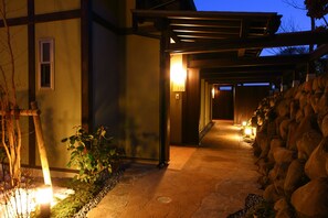 Standard Room w/Terrace & OpenAir Bath&Tatami Area - B - Hanayoshi Area (Fixed Menu (meal change not | Down duvets, in-room safe, desk, iron/ironing board - Asagirinomieru Yado Yufuin Hanayoshi (Yufu)